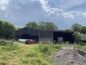 Barns_Front Aspect - click for photo gallery